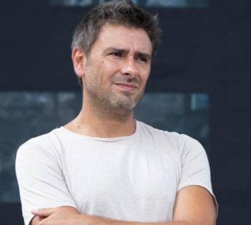 Alessandro Di Battista ricoverato a Cuba: "Forte mal di testa poi malore, ora l'ex deputato M5S ha ripreso conoscenza". E' in trasferimento a L'Avana Alessandro Di Battista ricoverato a Cuba: "Forte mal di testa poi malore, ora l'ex deputato M5S ha ripreso conoscenza". E' in trasferimento a L'Avana