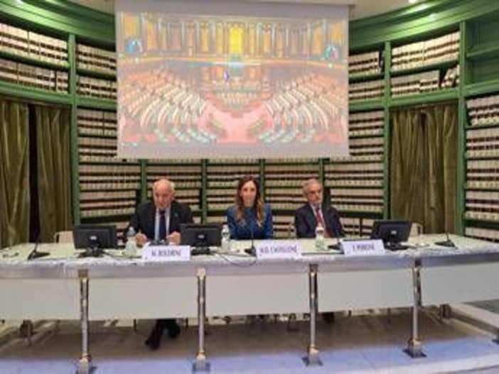 Fumo, Aiom, Airc e Fondazione Veronesi lanciano raccolta firme per proposta di legge Fumo, Aiom, Airc e Fondazione Veronesi lanciano raccolta firme per proposta di legge