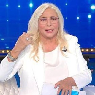 Domenica In, Mara Venier: &quot;Dopo la trasmissione, intervento per maculopatia&quot;