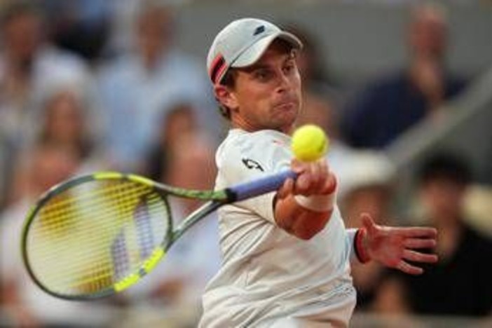 Roland Garros, Tabur litiga con arbitro durante match con Sinner: cos'è successo Roland Garros, Tabur litiga con arbitro durante match con Sinner: cos'è successo