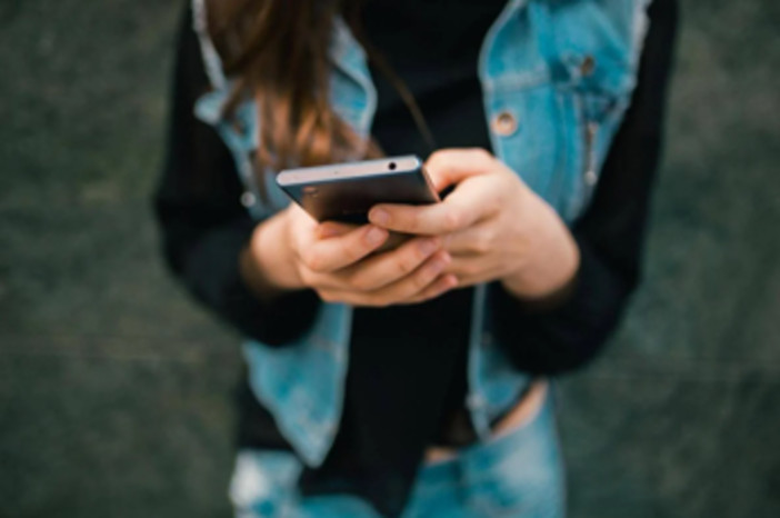 Lo smartphone fa bene, così aiuta il cervello: le 7 azioni quotidiane 'consigliate' Lo smartphone fa bene, così aiuta il cervello: le 7 azioni quotidiane 'consigliate'