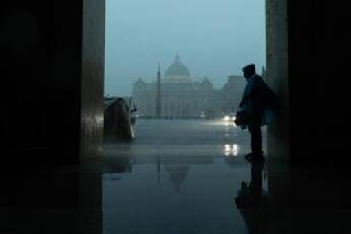 Maltempo, perturbazione in transito sull'Italia: piogge e venti, prima neve e temperature in calo Maltempo, perturbazione in transito sull'Italia: piogge e venti, prima neve e temperature in calo