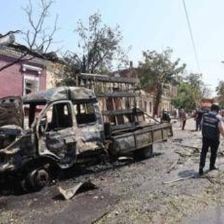 Ucraina, accordo Ue su nuove sanzioni 'forti' a Russia. Mosca attacca Zaporizhzhia e Kharkiv