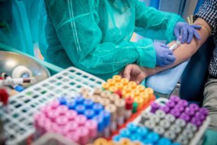 Colesterolo, dagli occhi ai piedi tre spie del livello d'allarme Colesterolo, dagli occhi ai piedi tre spie del livello d'allarme