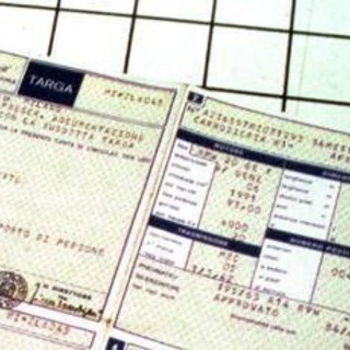 Bollo auto, occhio al campo P.2 su carta circolazione: il primo elenco dei modelli esentati