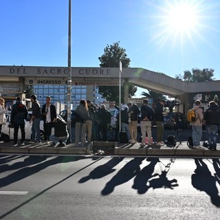 Papa Leone XIV ricoverato al Gemelli, domani l’intervento. Chirurghi ottimisti