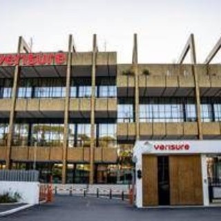 Verisure diventa numero 1 al mondo nella sicurezza monitorata: ricavi a 3,7 miliardi e 6,2 milioni di clienti Verisure diventa numero 1 al mondo nella sicurezza monitorata: ricavi a 3,7 miliardi e 6,2 milioni di clienti