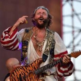 Jovanotti fan di Harry Styles, 8 ore di coda con la figlia Teresa a Parigi Jovanotti fan di Harry Styles, 8 ore di coda con la figlia Teresa a Parigi