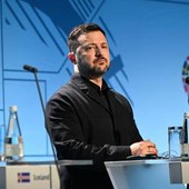 Ucraina, Zelensky annuncia rimpasto di governo: la nuova strategia politica Ucraina, Zelensky annuncia rimpasto di governo: la nuova strategia politica
