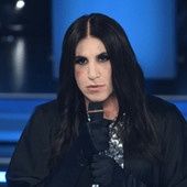 Sanremo 2026, Vincenzo De Lucia chi è: l'imitatore di Laura Pausini Sanremo 2026, Vincenzo De Lucia chi è: l'imitatore di Laura Pausini