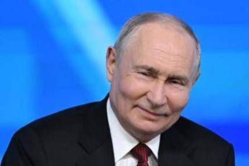 Putin: "Russia non attaccherà nessuno ma si difenderà anche con armi nucleari"