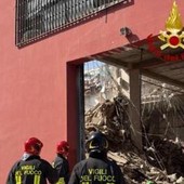 Messina, crolla edificio: vigili del fuoco cercano sei dispersi tra le macerie