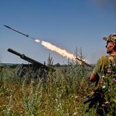 Ucraina colpisce la Crimea, blackout nei territori occupati. Telefonata Putin-Trump Ucraina colpisce la Crimea, blackout nei territori occupati. Telefonata Putin-Trump