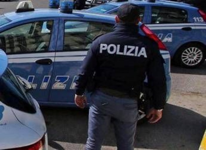 Torino, uomo trovato in strada senza vita: non si esclude ipotesi suicidio Torino, uomo trovato in strada senza vita: non si esclude ipotesi suicidio