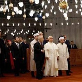 Il Papa alla Moschea Blu di Istanbul