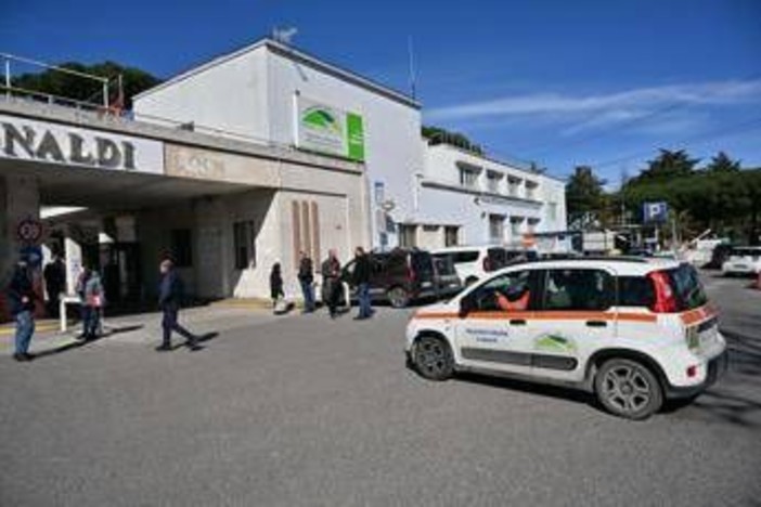 Bimbo trapiantato a Napoli, l'ospedale Monaldi: "In rapido peggioramento, de-escalation terapie" Bimbo trapiantato a Napoli, l'ospedale Monaldi: "In rapido peggioramento, de-escalation terapie"