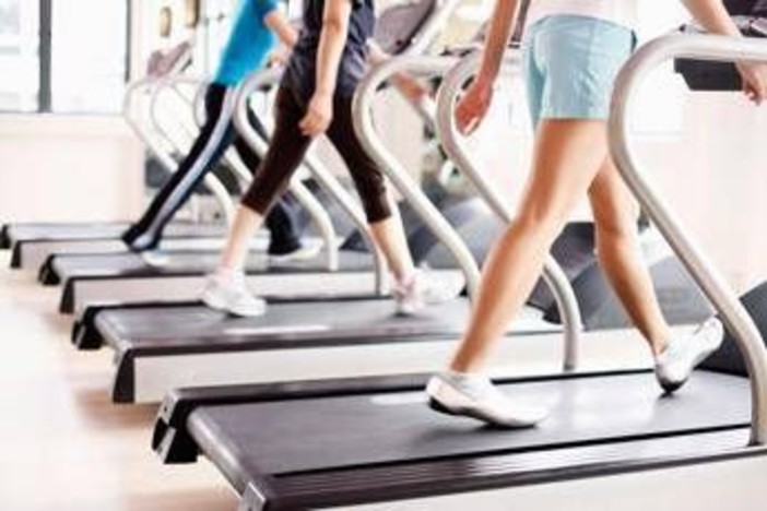 Sport dopo le vacanze, il cardiologo: "Ripartire gradualmente, attenzione a caldo e sintomi"