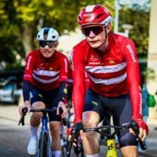 Vingegaard, brutta caduta in allenamento per... staccare un amatore Vingegaard, brutta caduta in allenamento per... staccare un amatore