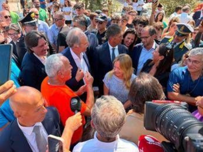 Meloni: "Il Sud cresce più della media nazionale, ora priorità per i troppi ragazzi che vanno via"