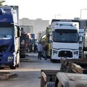 Protesta Tir, il Garante chiede la precettazione: "Pericolo grave per i cittadini" Protesta Tir, il Garante chiede la precettazione: "Pericolo grave per i cittadini"