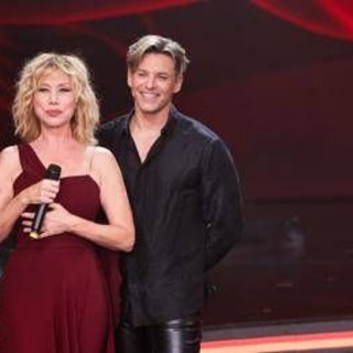 Ballando, Nancy Brilli pizzica Carlucci: &quot;Tu sei la fatina buona ma vuoi il sangue&quot;