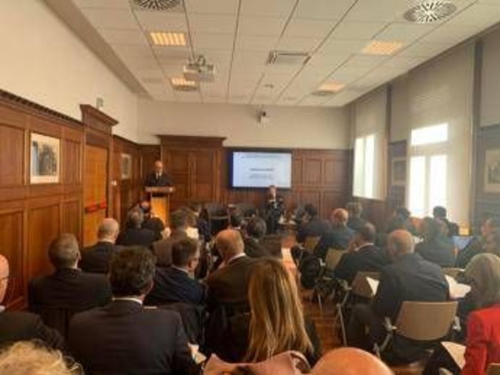 Studio, entrata in vigore nuovi obblighi Ets peserà su trasporto marittimo e stradale