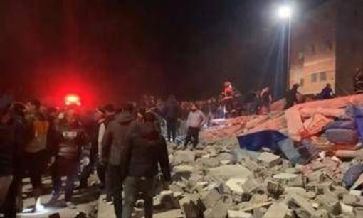 Marocco, crollano 2 edifici di quattro piani a Fes: 22 morti tra cui bambini Marocco, crollano 2 edifici di quattro piani a Fes: 22 morti tra cui bambini