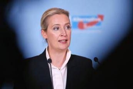 Ucraina, Weidel: "Basta soldi a Kiev, la guerra è già persa" Ucraina, Weidel: "Basta soldi a Kiev, la guerra è già persa"
