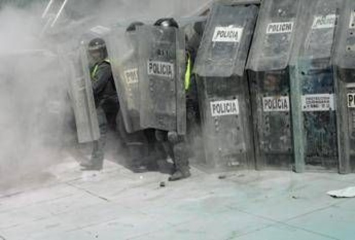 Mondiali, scontri tra manifestanti e polizia fuori dallo stadio Azteca di Città del Messico