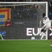 Roma-Cagliari, mano di Pisilli e calcio di rigore per i sardi