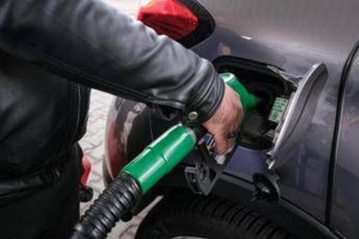 Benzina e diesel, continua calo prezzi carburanti Benzina e diesel, continua calo prezzi carburanti