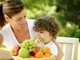 Caldo e bambini, il menù anti-afa dei pediatri: "Più acqua, frutta e pasti leggeri"