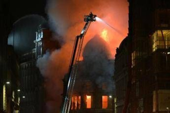 Scozia, enorme incendio a Glasgow: chiude stazione ferroviaria