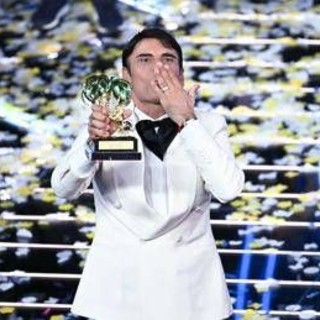 Sanremo, Sal Da Vinci: "La mia è la vittoria di un popolo, condivido questo premio con Geolier" Sanremo, Sal Da Vinci: "La mia è la vittoria di un popolo, condivido questo premio con Geolier"