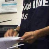 Insetti e vermi in alimenti per bambini, sequestri e una denuncia a Napoli Insetti e vermi in alimenti per bambini, sequestri e una denuncia a Napoli