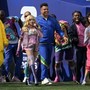 Mondiali, critiche su Madonna: "È in playback". E Brad Pitt tifa Argentina Mondiali, critiche su Madonna: "È in playback". E Brad Pitt tifa Argentina