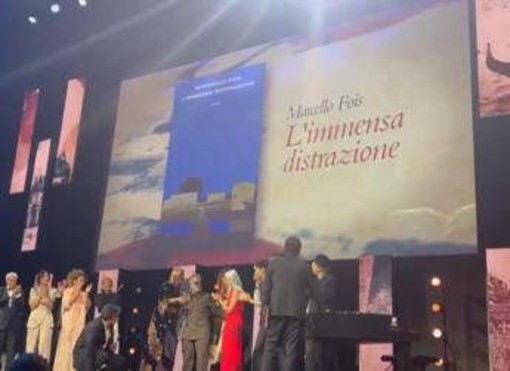 Campiello, Marcello Fois vince l'edizione 2026 con 'L'immensa distrazione'. La dedica a Murgia: "Una donna bellissima" Campiello, Marcello Fois vince l'edizione 2026 con 'L'immensa distrazione'. La dedica a Murgia: "Una donna bellissima"