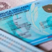 Carta d'identità cartacea, slitta l'addio: fino a quando è valida e cosa cambia