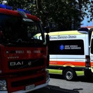 Frontale tra auto e bus con a bordo studenti, incidente a Maniago (Pordenone): un morto Frontale tra auto e bus con a bordo studenti, incidente a Maniago (Pordenone): un morto