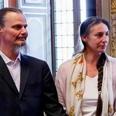 Famiglia nel bosco, Pillon: "Bambini tornati a casa per un'ora e mezza, un altro passo verso il rientro definitivo" Famiglia nel bosco, Pillon: "Bambini tornati a casa per un'ora e mezza, un altro passo verso il rientro definitivo"