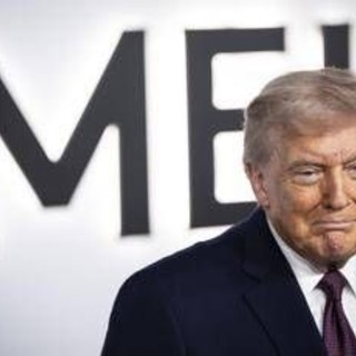 Trump invita nazionale maschile hockey alla Casa Bianca dopo oro a Milano Cortina: "Dovrei far venire anche la squadra femminile...". Le campionesse rifiutano Trump invita nazionale maschile hockey alla Casa Bianca dopo oro a Milano Cortina: "Dovrei far venire anche la squadra femminile...". Le campionesse rifiutano