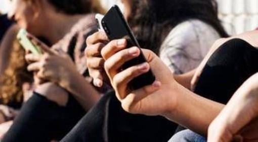 Smartphone spento e niente social, oggi è il Disconnect Day Smartphone spento e niente social, oggi è il Disconnect Day