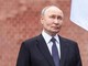 Putin compie 74 anni: dal trattore al coccodrillo, ecco i regali più assurdi ricevuti