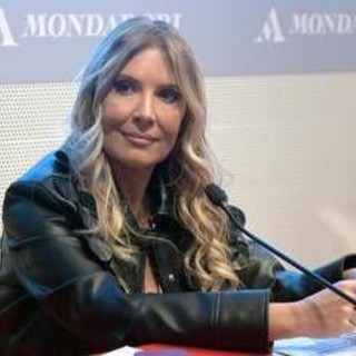 Lucarelli e la precisazione: "Da Fedez cause per 150.000 euro, ma non per il mio libro" Lucarelli e la precisazione: "Da Fedez cause per 150.000 euro, ma non per il mio libro"