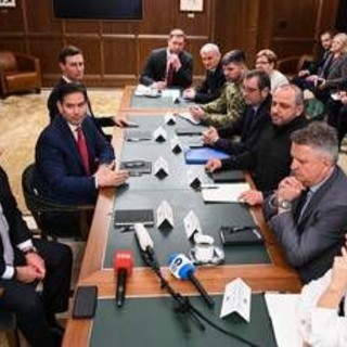 Ucraina, "costruttive" trattative a Miami, oggi si continua. Cremlino: "Non in preparazione incontro Usa-Russia con Kiev"