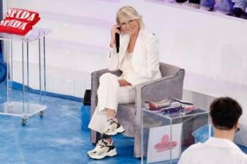 Amici, oggi domenica 21 dicembre: gli ospiti e le anticipazioni