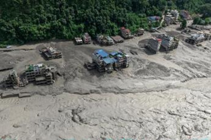 Alluvione in Nepal, potrebbe esserci il 'Glacial Lake Outburst Flood' dietro la frana distruttiva Alluvione in Nepal, potrebbe esserci il 'Glacial Lake Outburst Flood' dietro la frana distruttiva