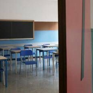 Bologna, a scuola media con il coltello minaccia i compagni: denunciato Bologna, a scuola media con il coltello minaccia i compagni: denunciato
