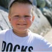 Elia morto a 3 anni per un formaggio a latte crudo, i genitori: "Prevenire altre tragedie" Elia morto a 3 anni per un formaggio a latte crudo, i genitori: "Prevenire altre tragedie"