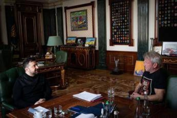 Ucraina, Sean Penn vede Zelensky a Kiev dopo aver dato buca agli Oscar Ucraina, Sean Penn vede Zelensky a Kiev dopo aver dato buca agli Oscar